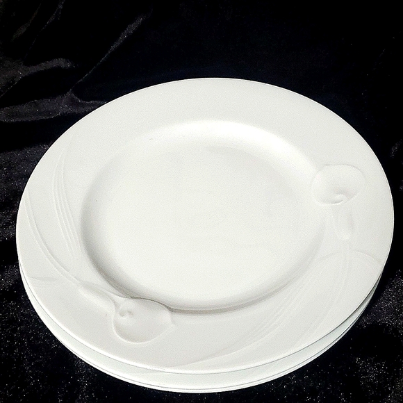 NEW Mikasa Classic Flair K 1991 Salad Plates Calla Lily - Picture 1 of 3